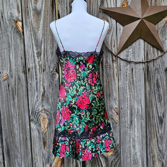 VTG Floral Satin Chemise Victoria's Secret Size M Black Lace Pleats Vintage EUC - Picture 3 of 8